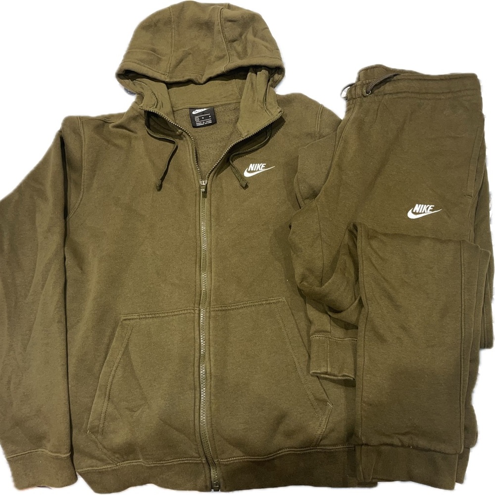 Men’s Nike sweatsuit